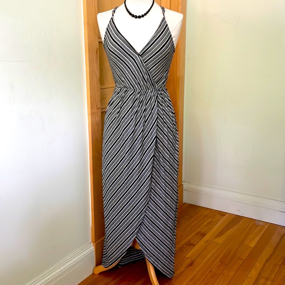 🇺🇸  Lush Sleeveless Black White and Grey Striped Maxi Dress, Size S